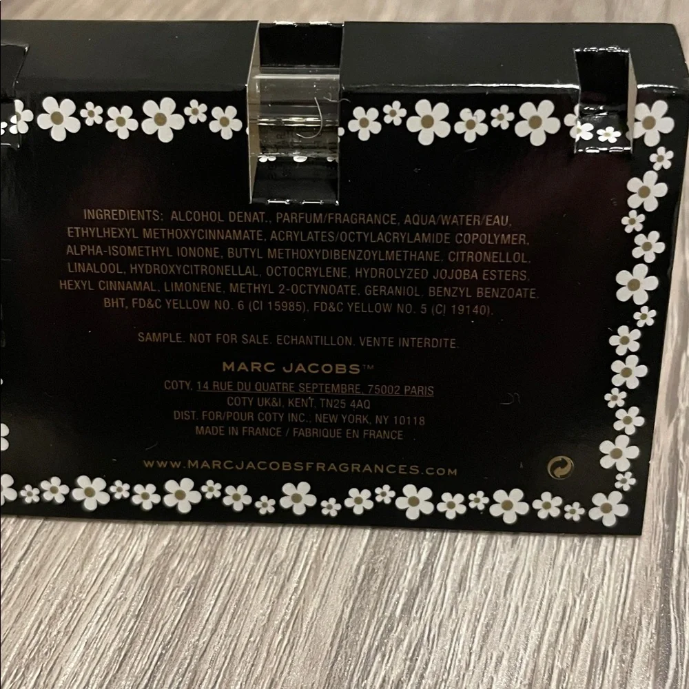 NEW Set of 2 Daisy by Marc Jacobs Carded Vial Samples 1.2 ml‎ each